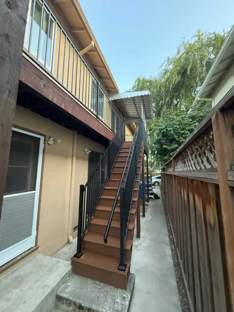 Rebuilt exterior stairway in Menlo Park with Trex composite treads, black aluminum guardrail and a round graspable handrail